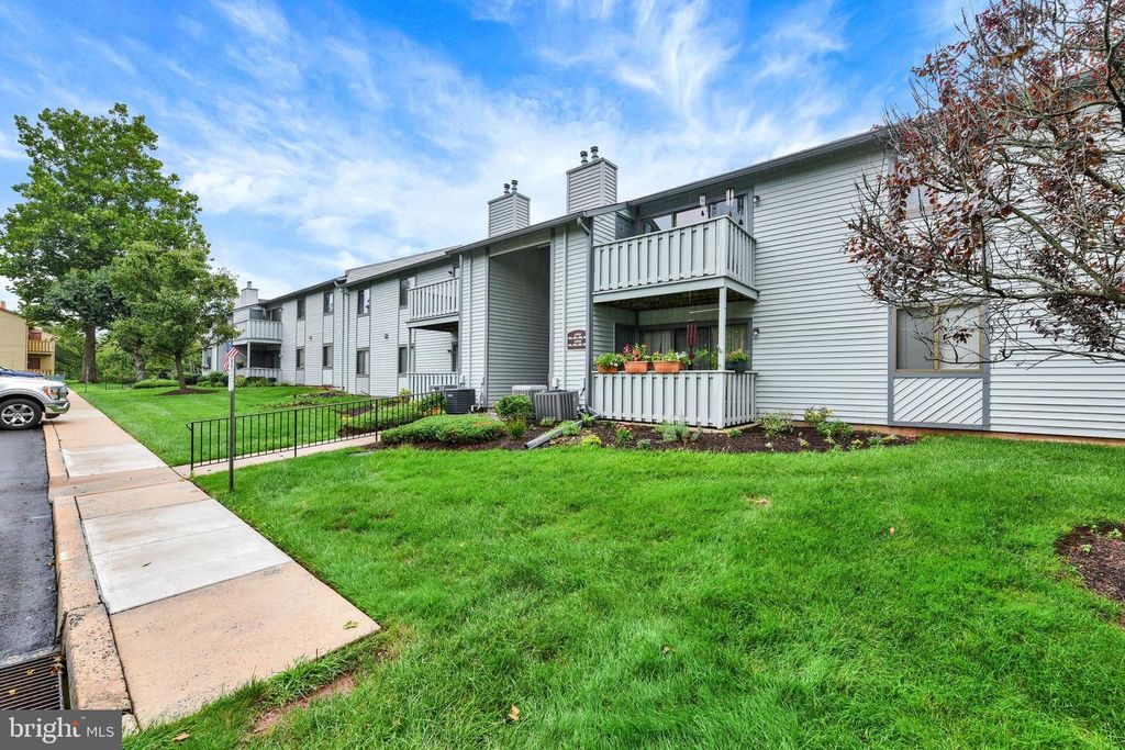 1004 DOGWOOD CT, LANSDALE, PA 19446 — exterior