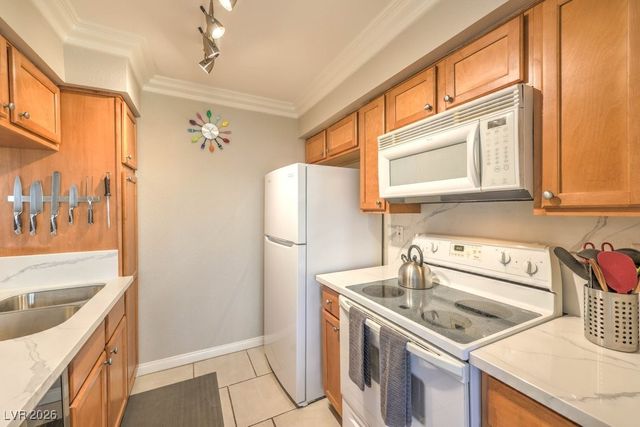 714 Oakmont Avenue 1101, Las Vegas, NV 89109