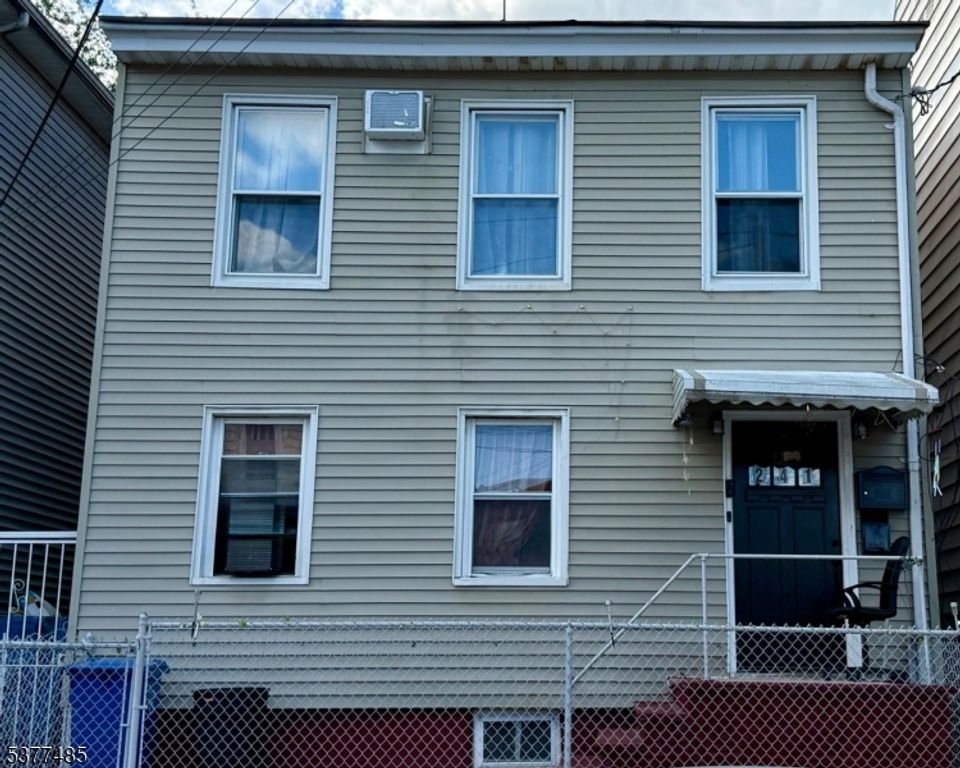 241 Liberty St, Paterson City, NJ 07522