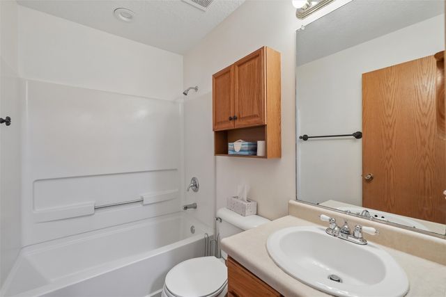 2716 River Ridge Road, Des Moines, IA 50320