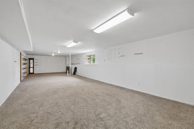 2716 River Ridge Road, Des Moines, IA 50320