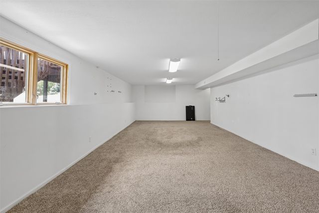2716 River Ridge Road, Des Moines, IA 50320