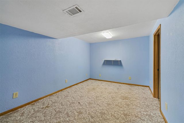 2716 River Ridge Road, Des Moines, IA 50320