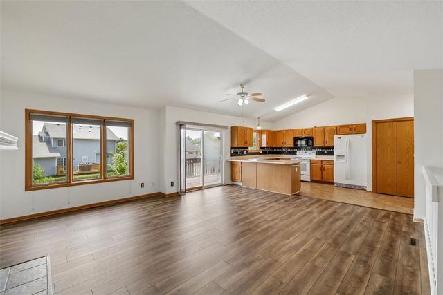 2716 River Ridge Road, Des Moines, IA 50320