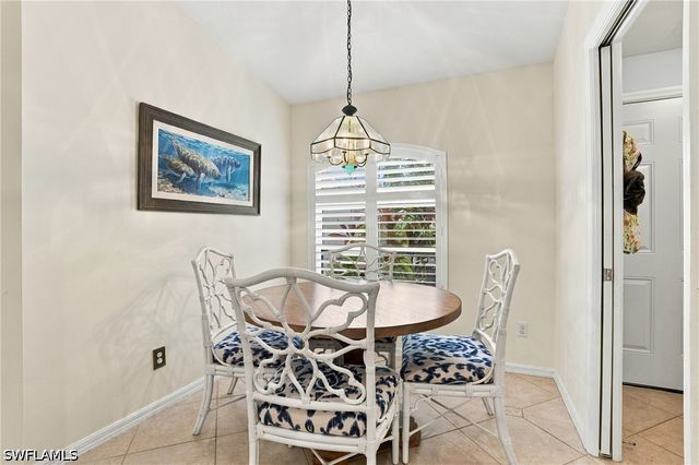 5253 Whitten DR, Naples, FL 34104