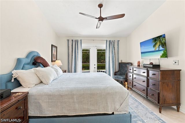 5253 Whitten DR, Naples, FL 34104