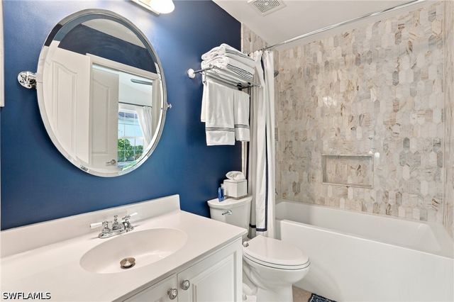 5253 Whitten DR, Naples, FL 34104