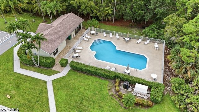 5253 Whitten DR, Naples, FL 34104