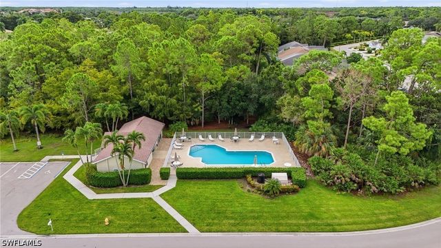 5253 Whitten DR, Naples, FL 34104