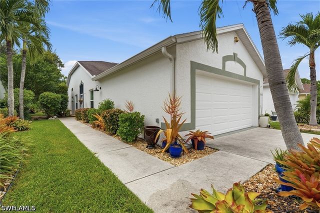 5253 Whitten DR, Naples, FL 34104