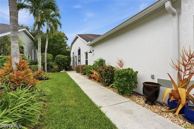 5253 Whitten DR, Naples, FL 34104
