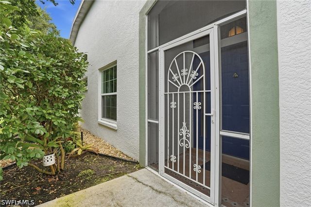 5253 Whitten DR, Naples, FL 34104