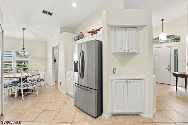 5253 Whitten DR, Naples, FL 34104