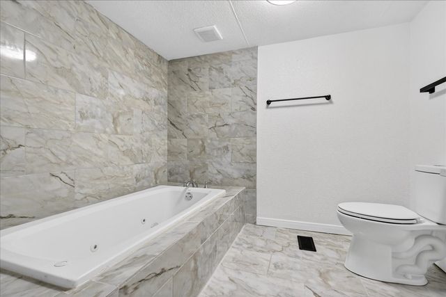 237 Wildflower Drive, Gun Barrel City, TX 75156