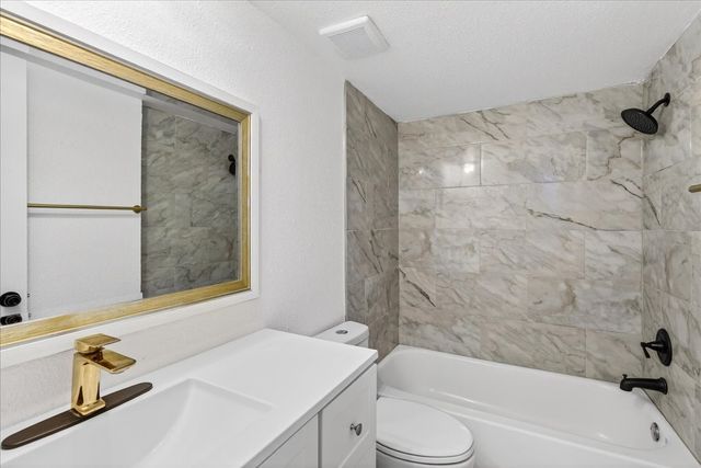 237 Wildflower Drive, Gun Barrel City, TX 75156