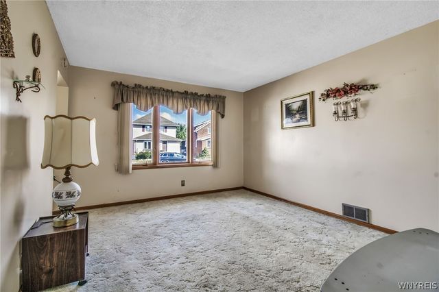 31 Jackson Avenue, Lackawanna, NY 14218