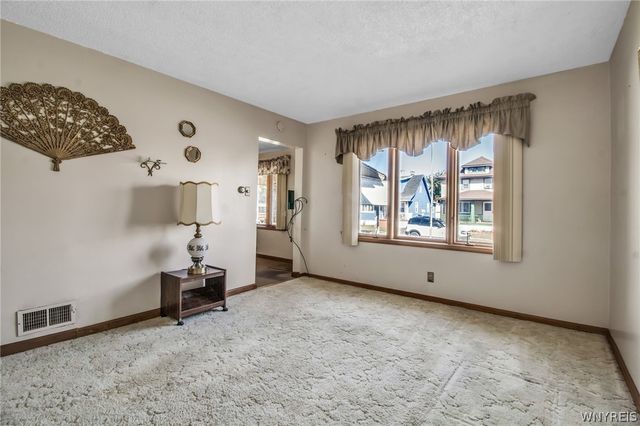 31 Jackson Avenue, Lackawanna, NY 14218