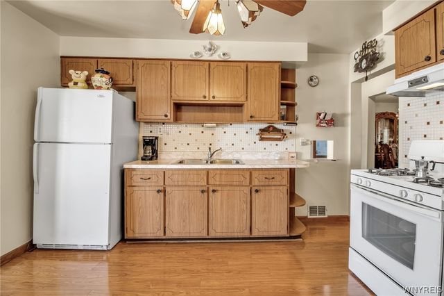31 Jackson Avenue, Lackawanna, NY 14218