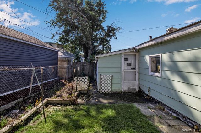 31 Jackson Avenue, Lackawanna, NY 14218