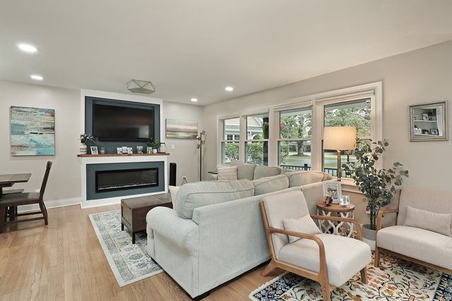 1265 Woodland Drive, Deerfield, IL 60015