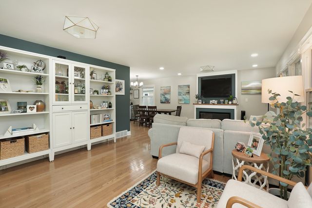 1265 Woodland Drive, Deerfield, IL 60015