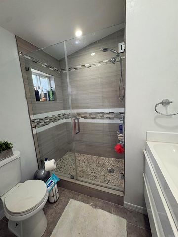 702 NW 208th Terrace, Pembroke Pines, FL 33029