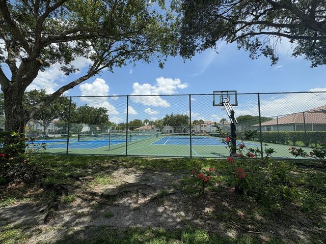702 NW 208th Terrace, Pembroke Pines, FL 33029