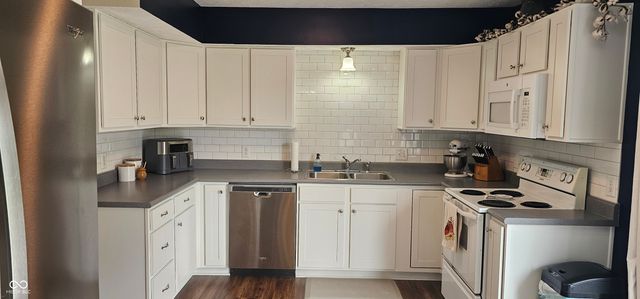 203 Woodside Court, Brownsburg, IN 46112