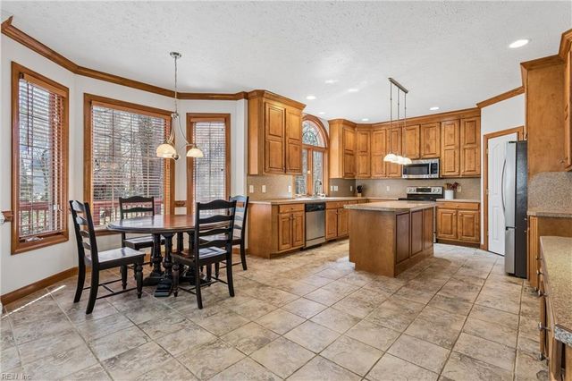 426 Richter LN, Yorktown, VA 23693