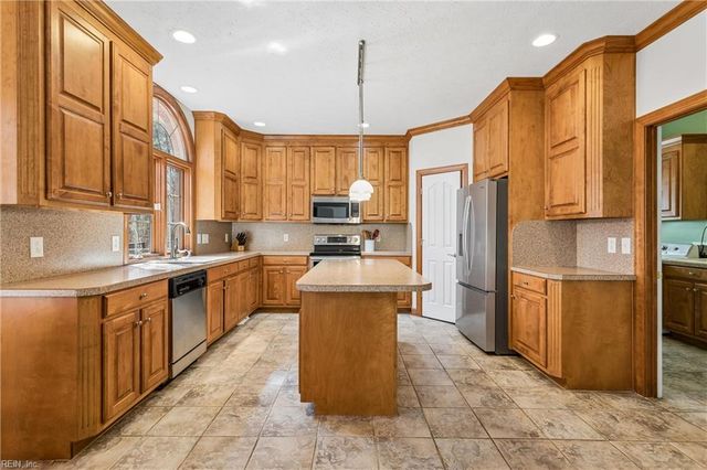 426 Richter LN, Yorktown, VA 23693