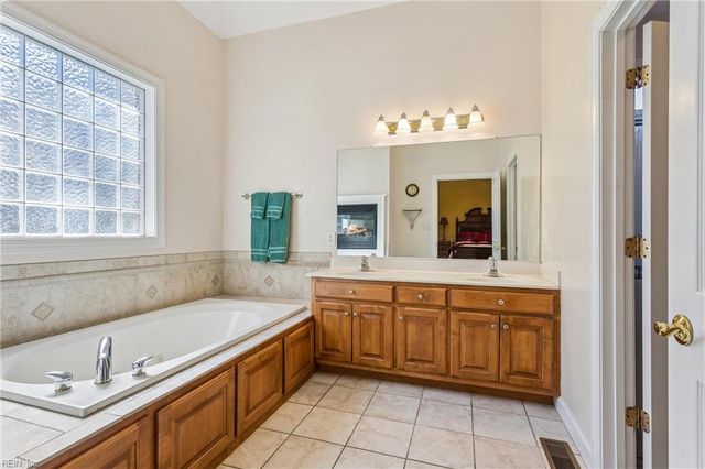 426 Richter LN, Yorktown, VA 23693