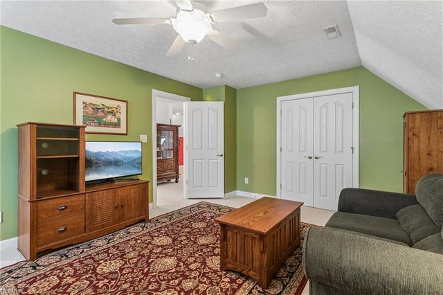 426 Richter LN, Yorktown, VA 23693