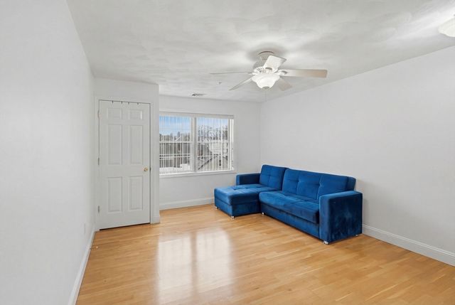 590 Boston St 303, Lynn, MA 01905