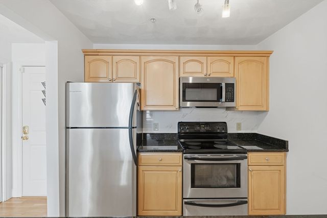 590 Boston St 303, Lynn, MA 01905