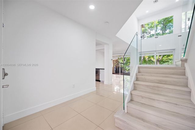 21012 NE 34th Ct, Aventura, FL 33180