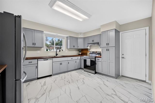 3256 Adie Road, St Ann, MO 63074