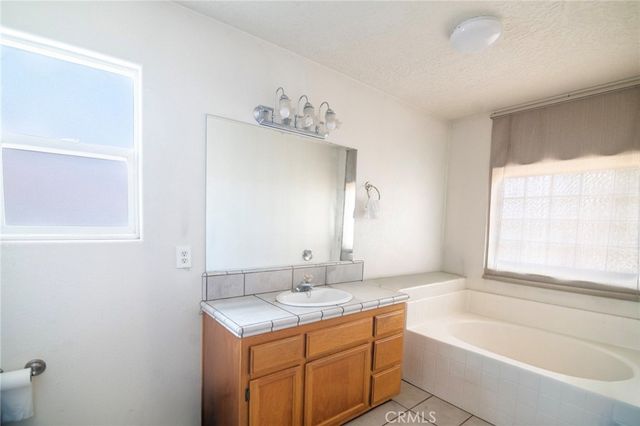 8871 Avocado Avenue, Hesperia, CA 92345