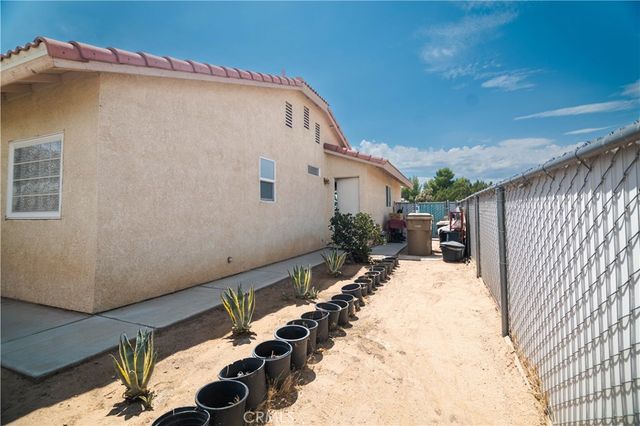 8871 Avocado Avenue, Hesperia, CA 92345
