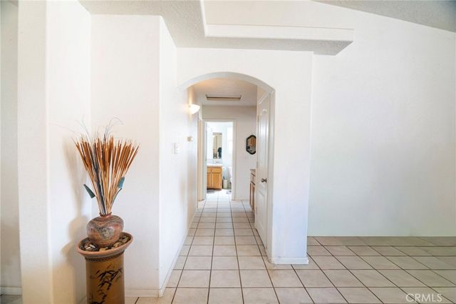 8871 Avocado Avenue, Hesperia, CA 92345