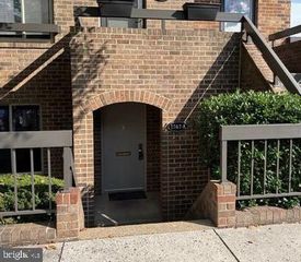 1767 S HAYES ST, Arlington, VA 22202