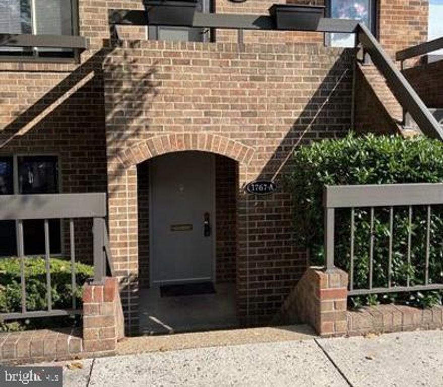 1767 S HAYES ST, Arlington, VA 22202