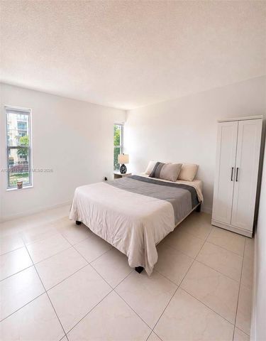 1525 NW 19th Ter 15, Miami, FL 33125