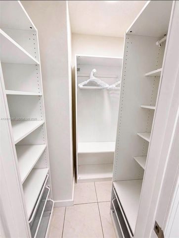 1525 NW 19th Ter 15, Miami, FL 33125