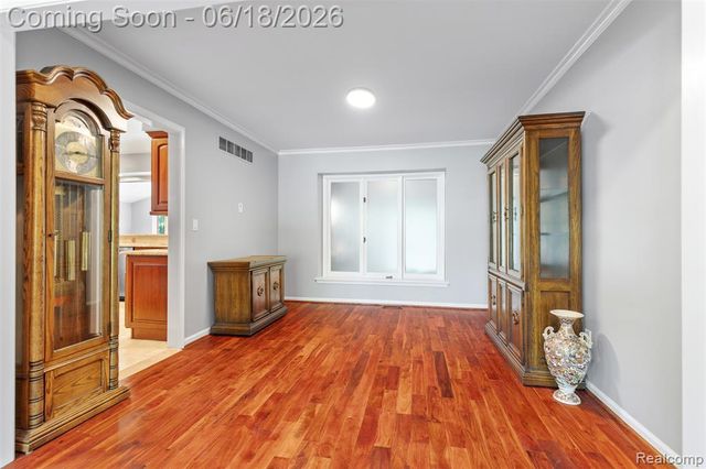 11295 Hillcrest Drive, Plymouth, MI 48170