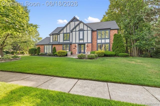 11295 Hillcrest Drive, Plymouth, MI 48170