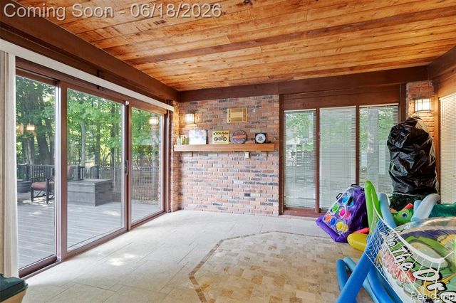 11295 Hillcrest Drive, Plymouth, MI 48170