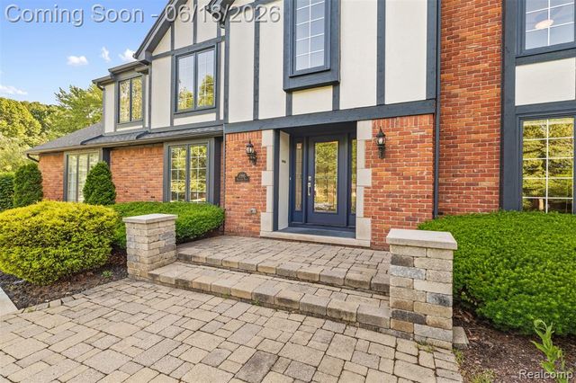 11295 Hillcrest Drive, Plymouth, MI 48170
