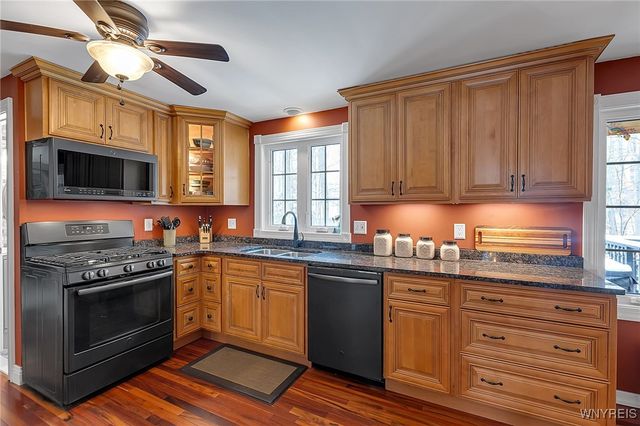 138 Tanglewood Drive West, Orchard Park, NY 14127