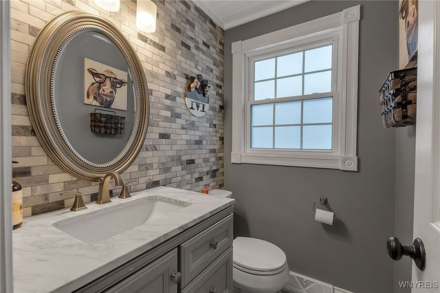 138 Tanglewood Drive West, Orchard Park, NY 14127