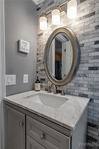 138 Tanglewood Drive West, Orchard Park, NY 14127